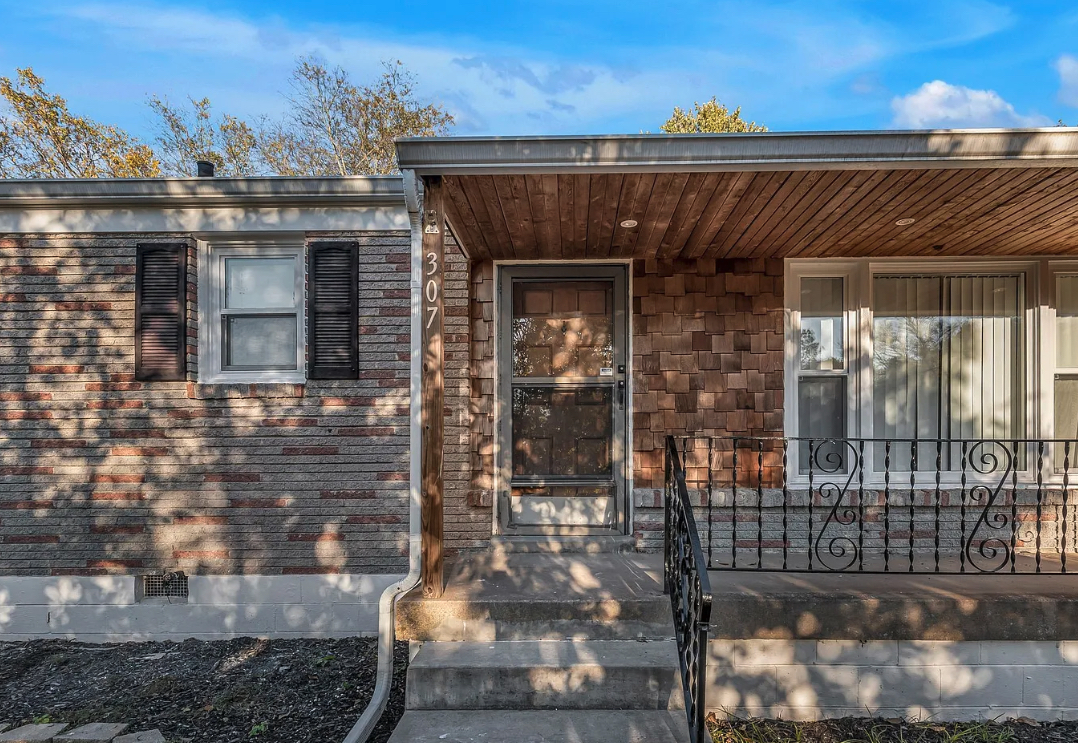 307 Lorna Dr